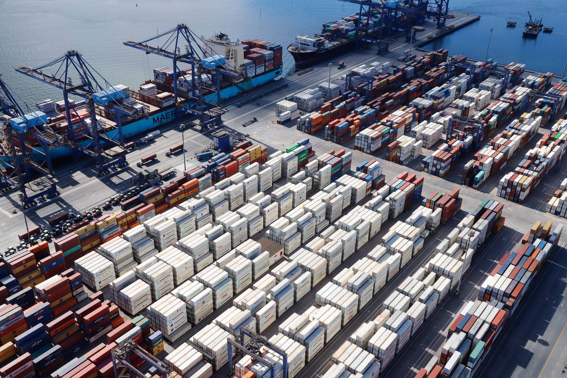 Volume de carga movimentada em contêineres aumenta 13% no Porto de Paranaguá em 2021
