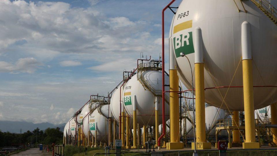 Petrobras anuncia redução no preço da gasolina