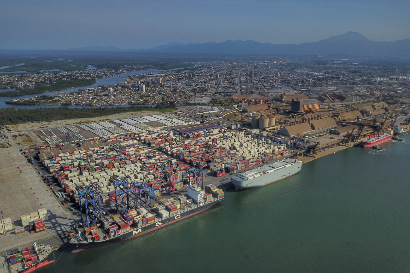 Movimentação dos portos no Paraná alcança 57,5 milhões de toneladas em 2021