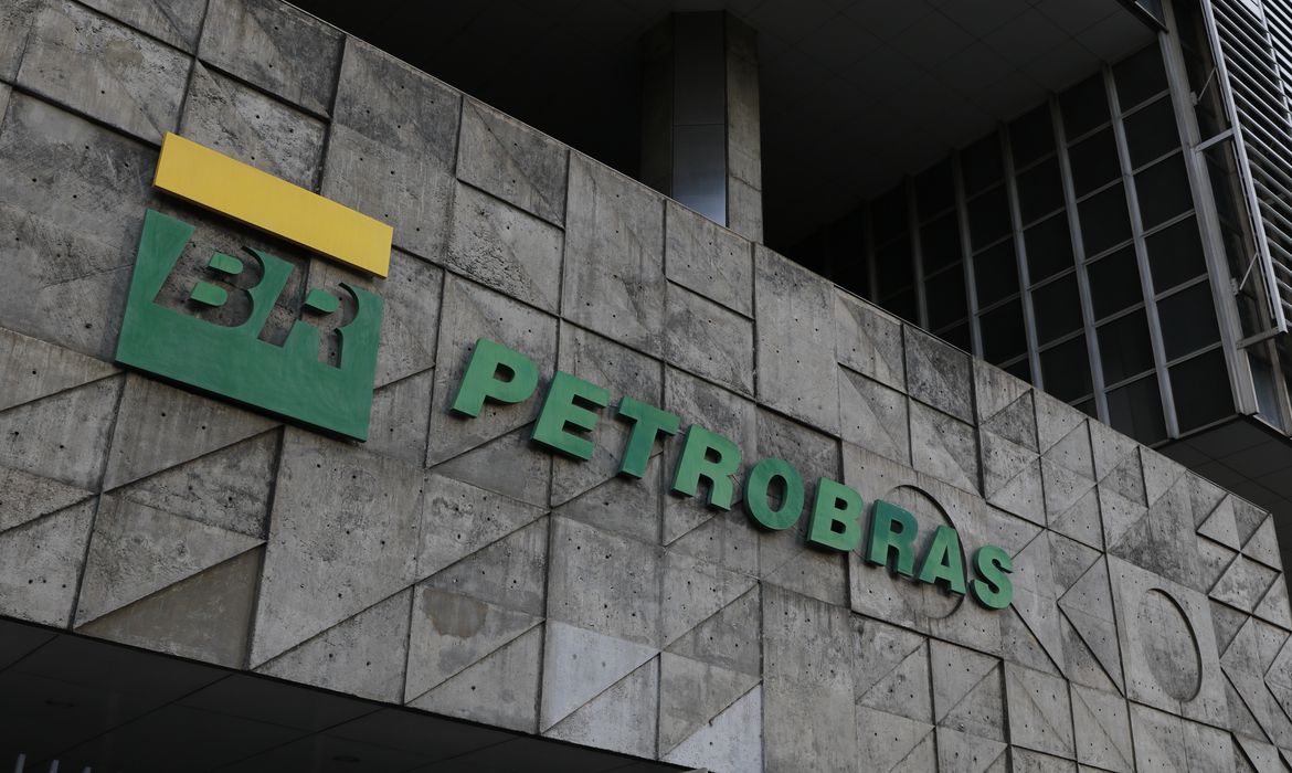 Multa de R$ 480 milhões da Petrobras pela exploração de xisto no Sul do Paraná será revertida em investimentos para a infraestrutura do estado