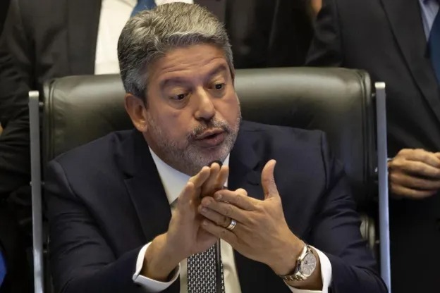 Lira promete votação da reforma tributária para “antes do recesso”