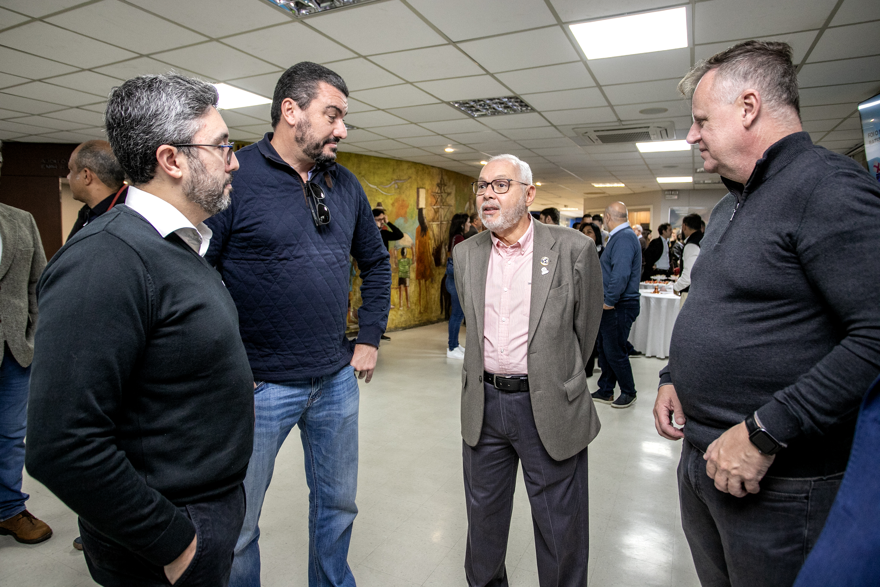 Visita ao Porto de Paranaguá abre encontro sobre logística, infraestrutura e transportes