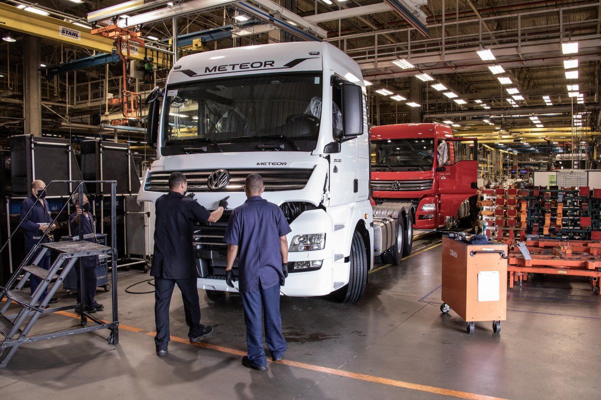 Apenas 29% dos caminhões vendidos em 2023 foram fabricados neste ano